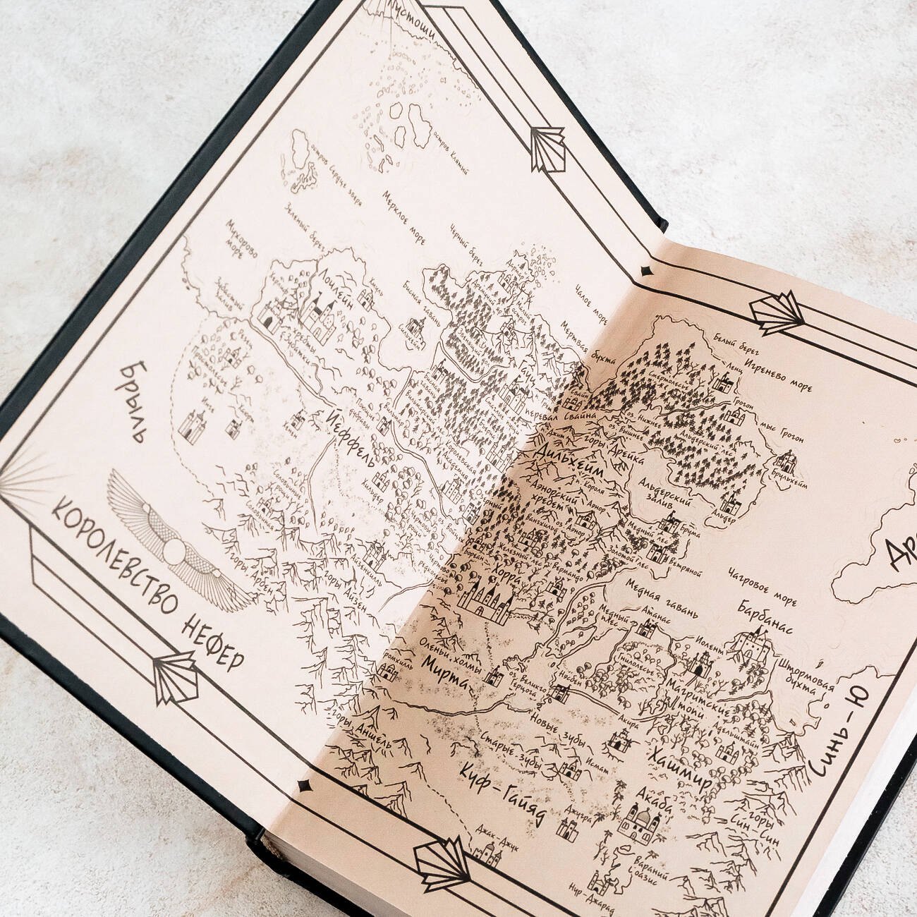 Изображение бумажной книги