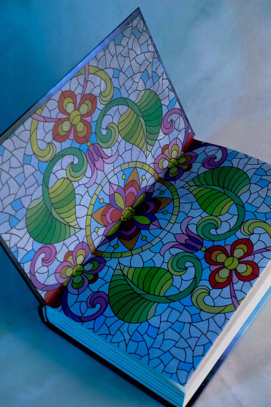 Изображение бумажной книги