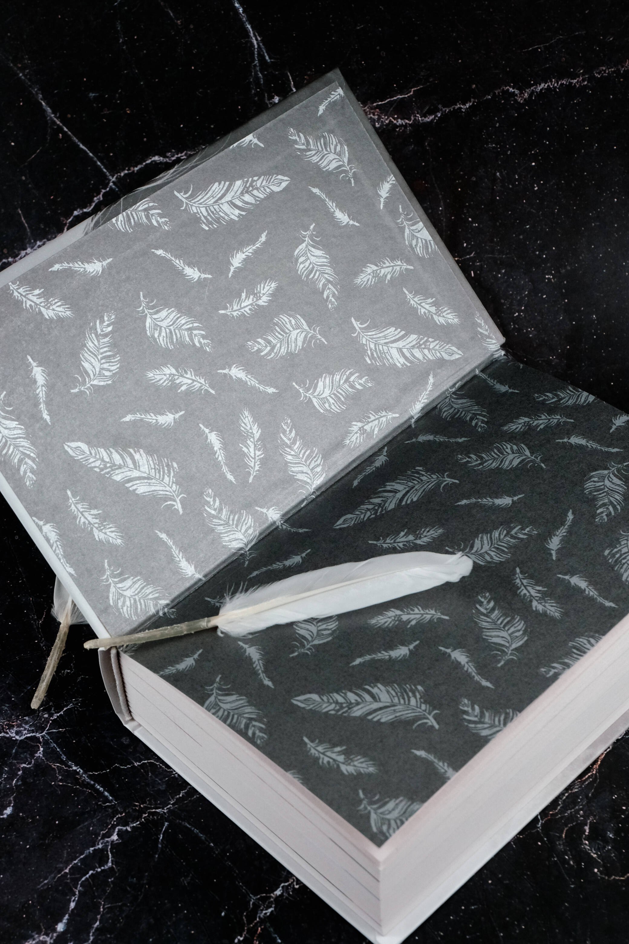 Изображение бумажной книги