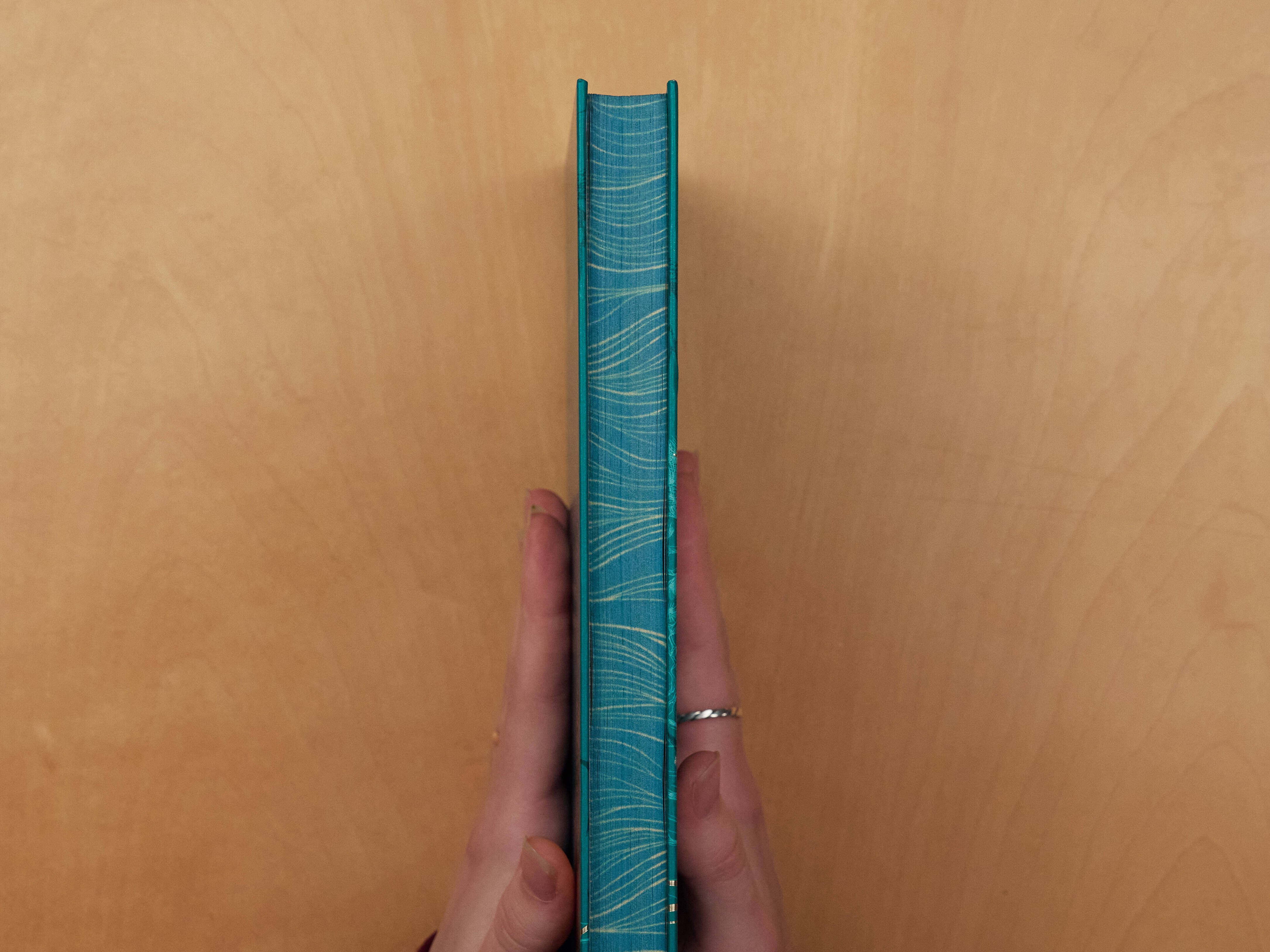 Изображение бумажной книги