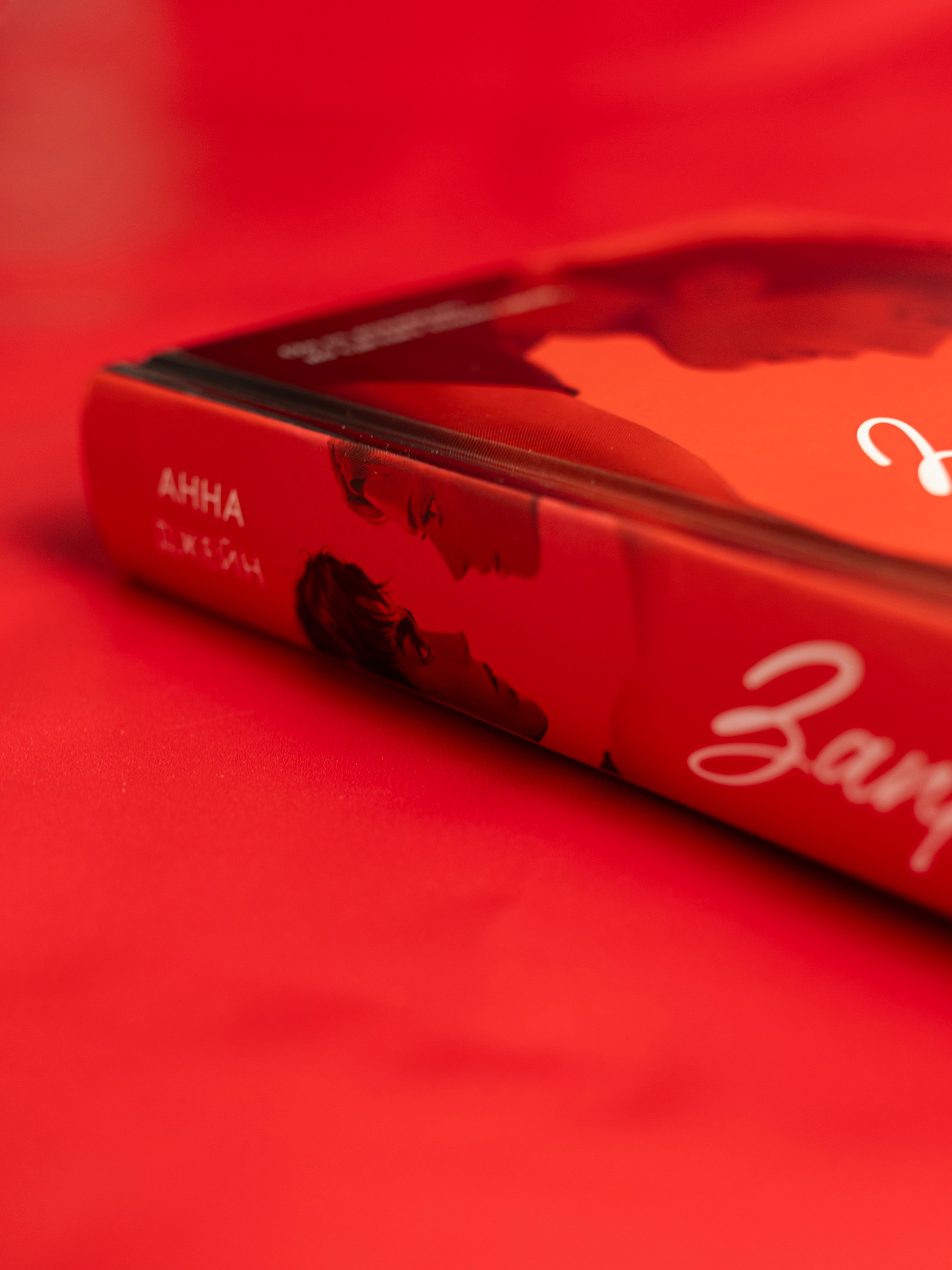 Изображение бумажной книги