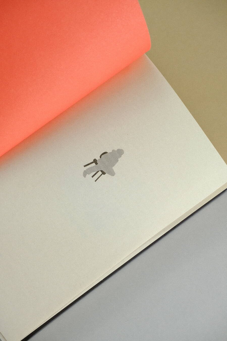 Изображение бумажной книги