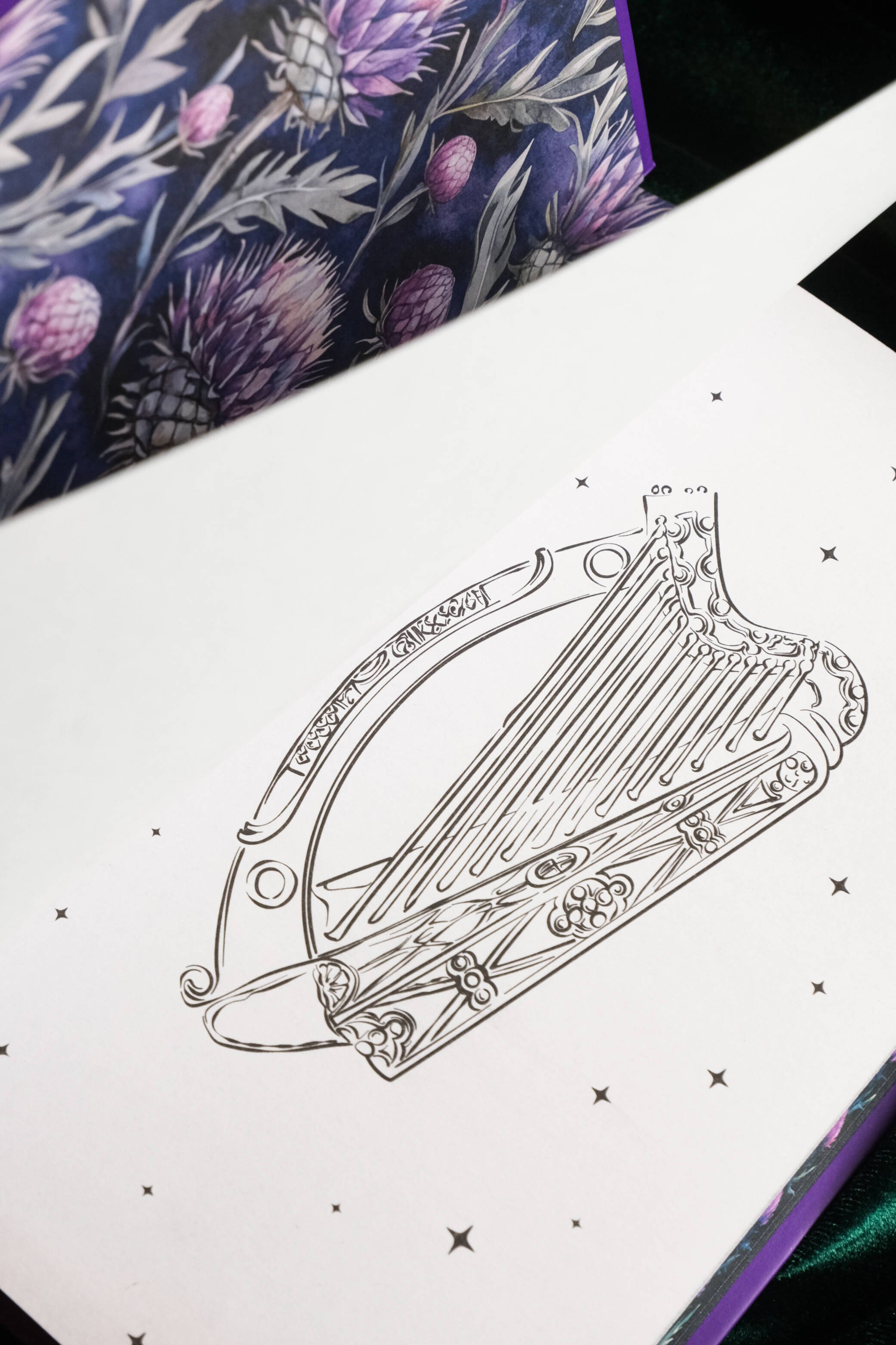 Изображение бумажной книги