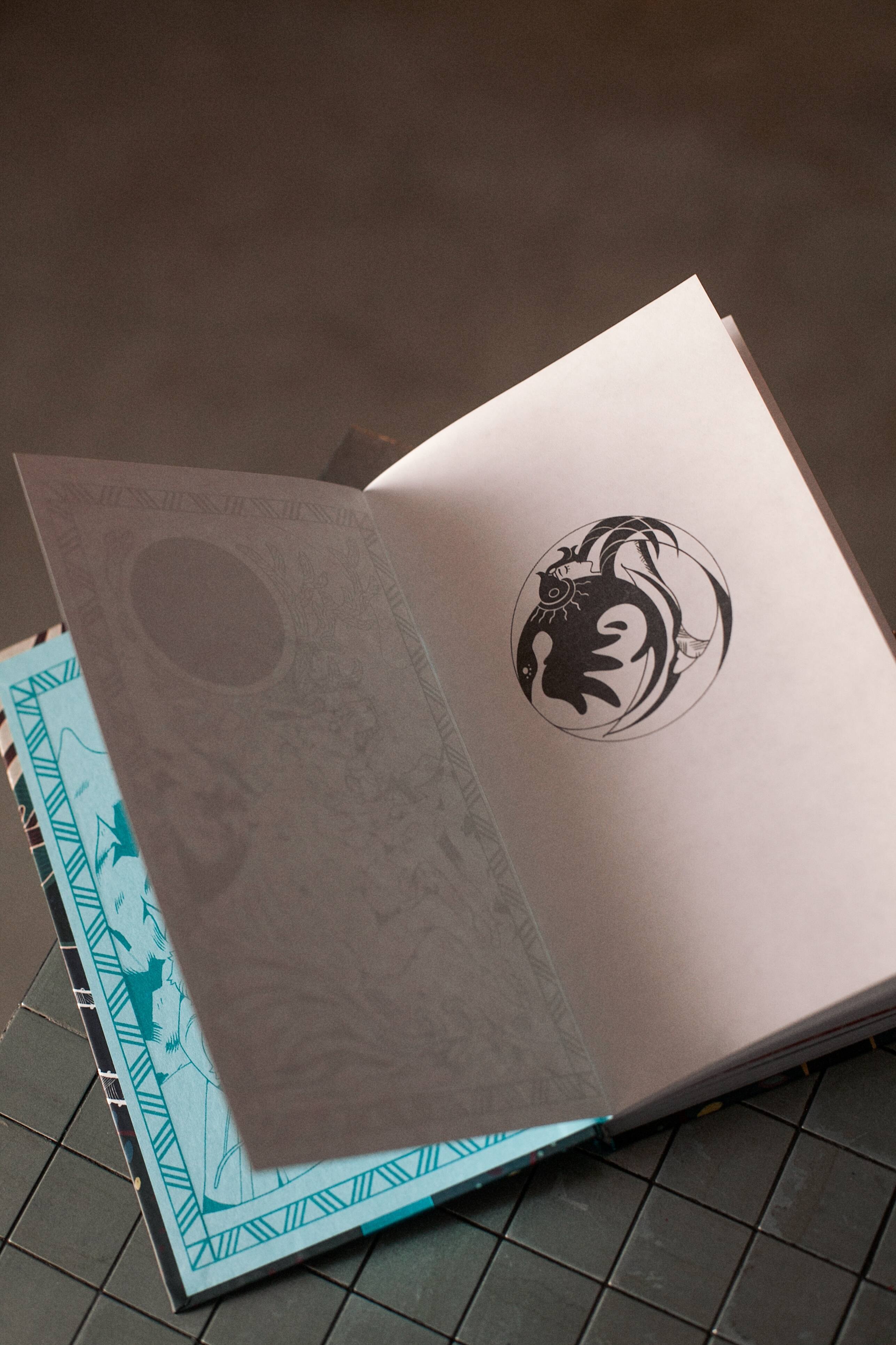 Изображение бумажной книги