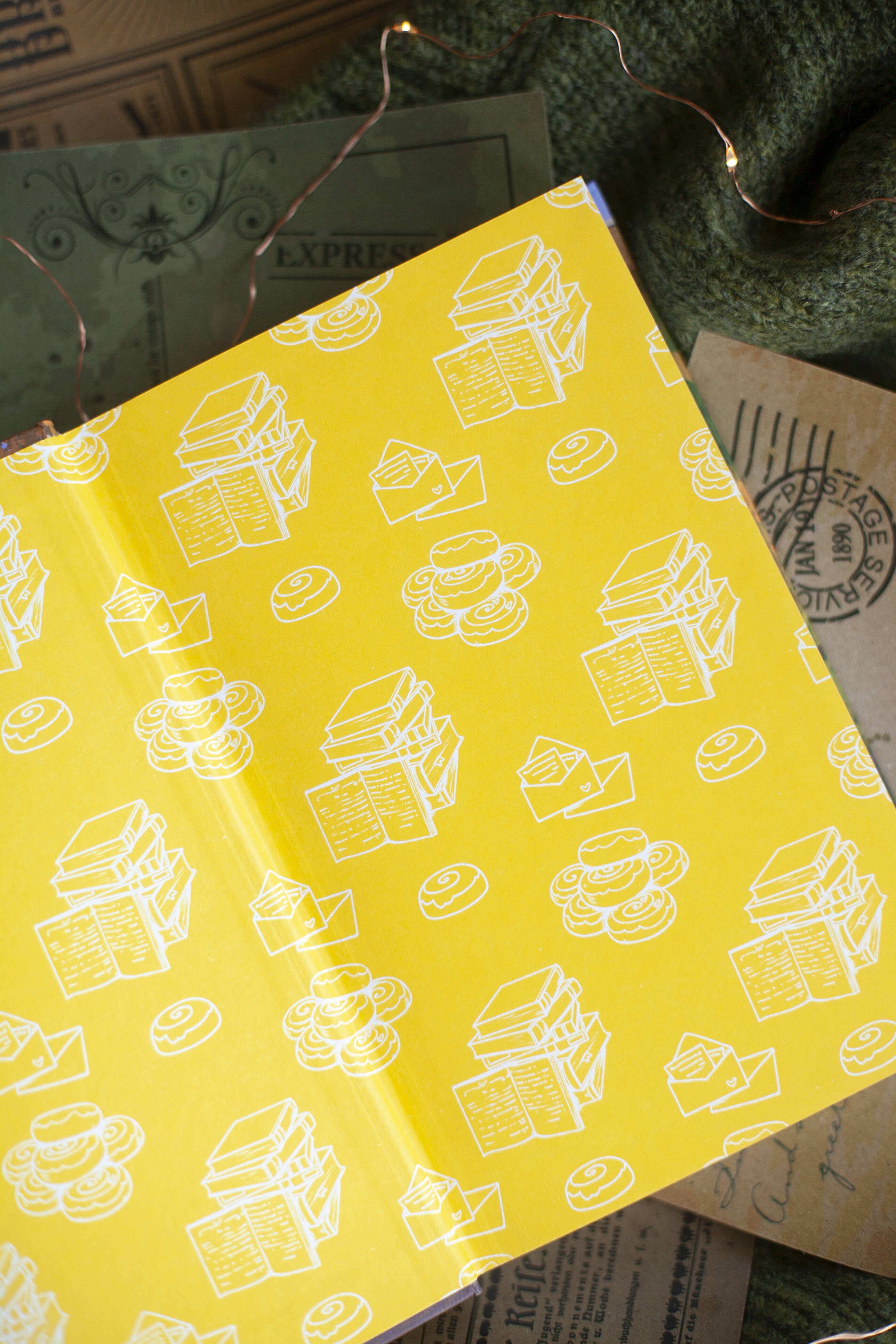 Изображение бумажной книги