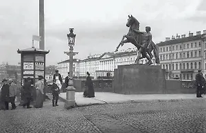 Открытка с видами (СПб) ч/б У Аничкова моста