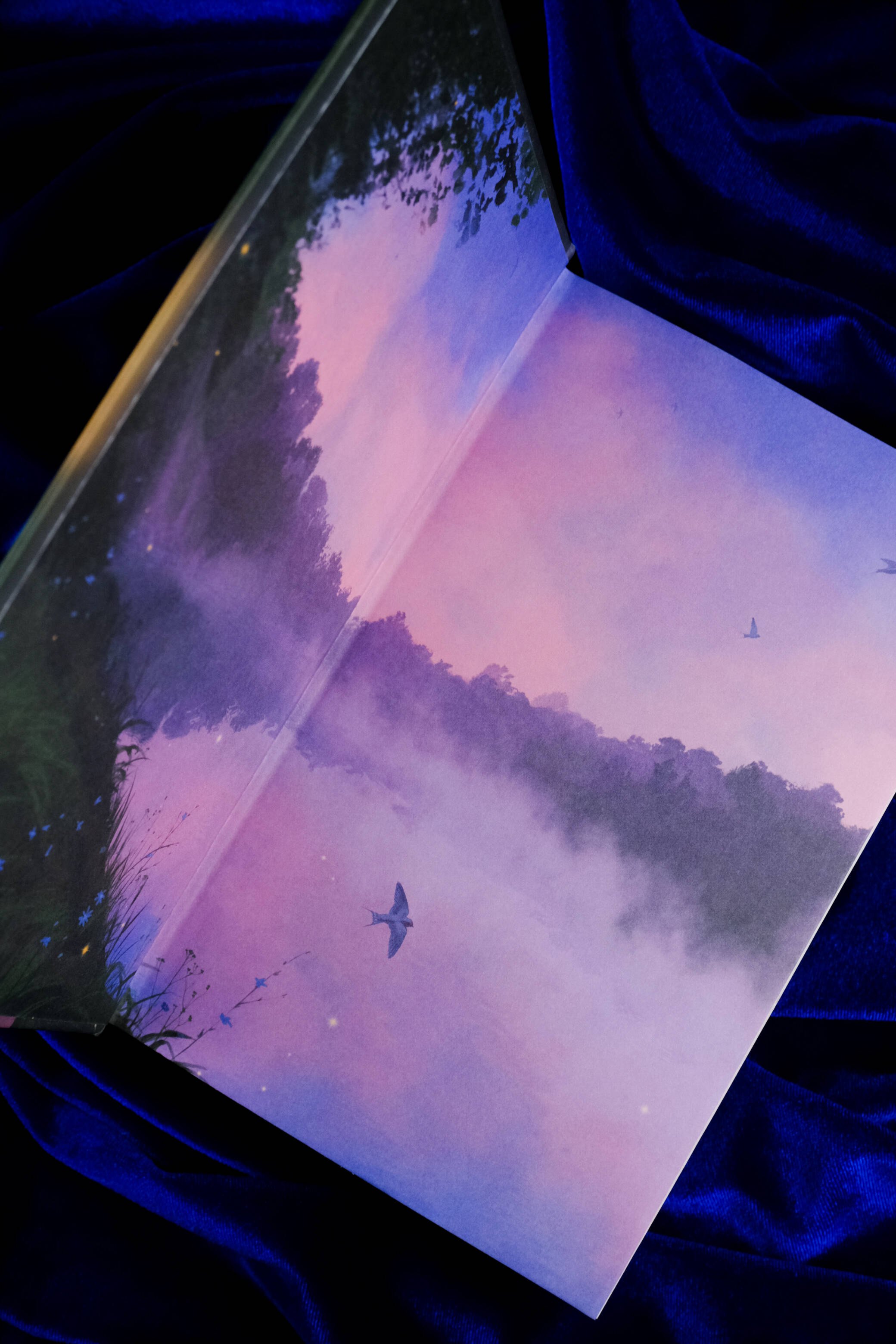 Изображение бумажной книги