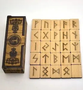 Книга Шкатулка с набором скандинавских рун () — 1