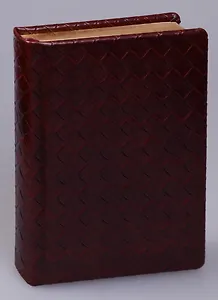 Ежедневник полудат. А6 208л "MAGNUM" бордовый, иск.кожа, тон.блок, зол.обрез, ляссе, Bruno Visconti