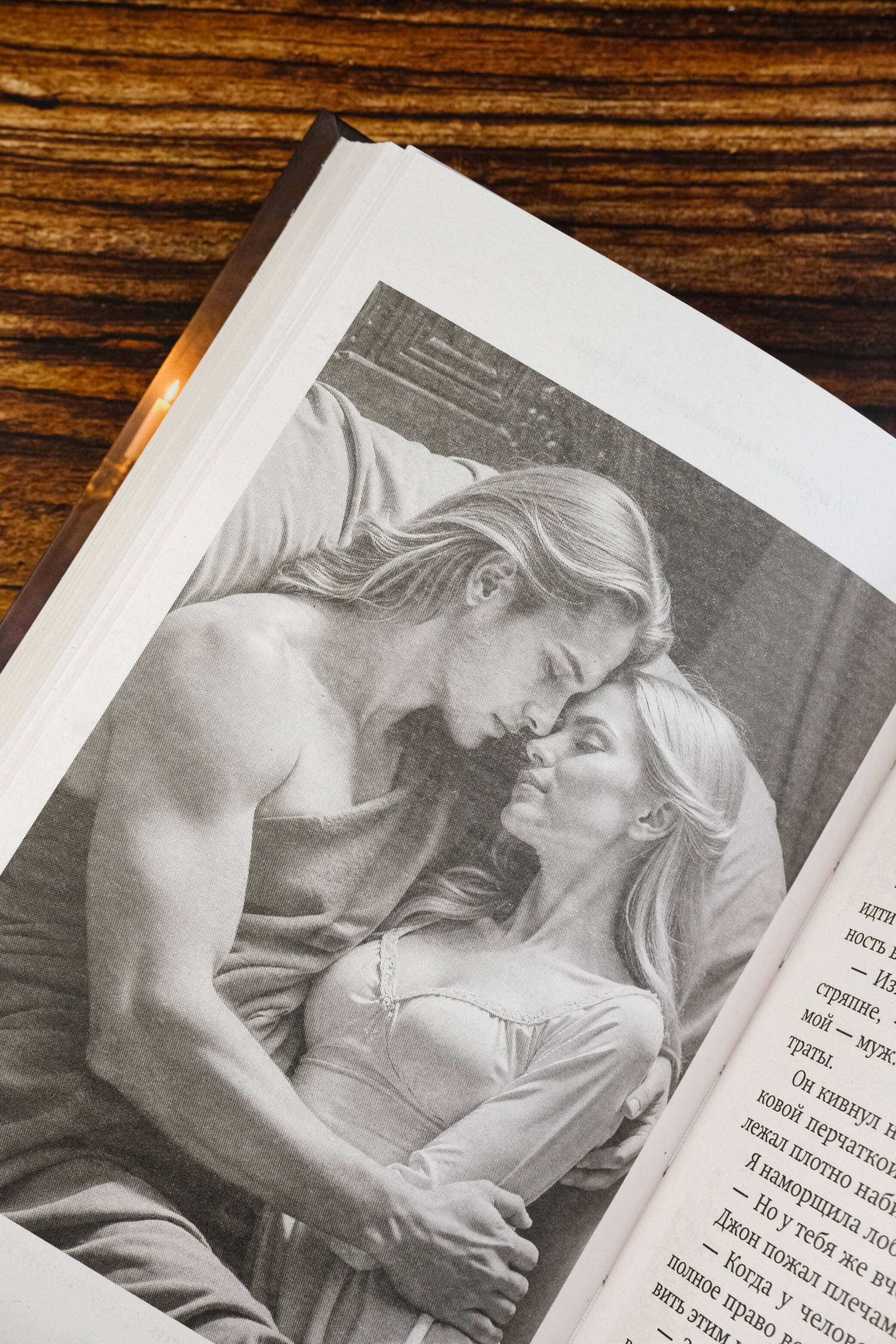 Изображение бумажной книги