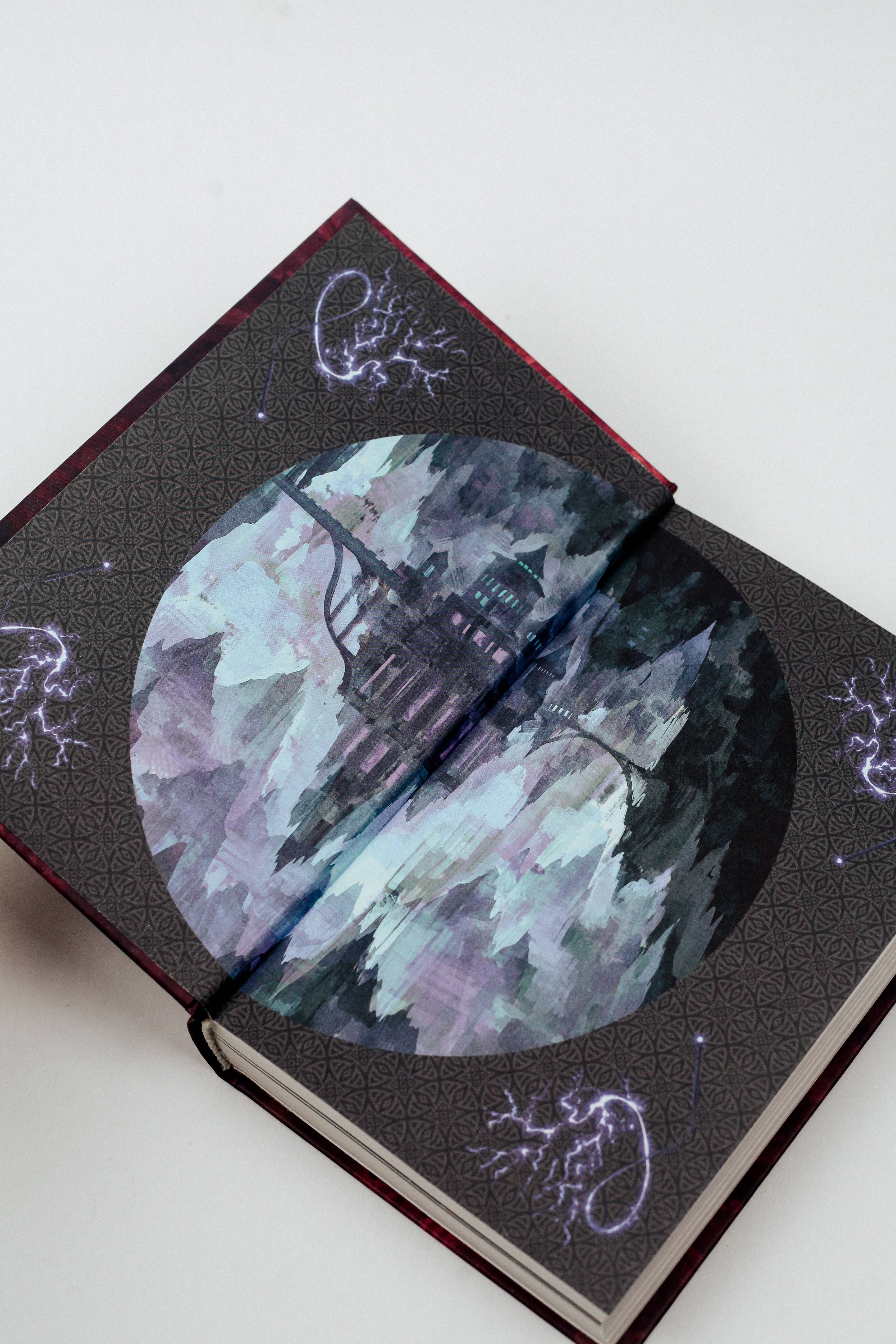 Изображение бумажной книги