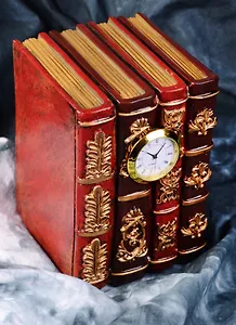 Украшение интерьерное полирезина Фолианты с часами (10х9х14) (44359)