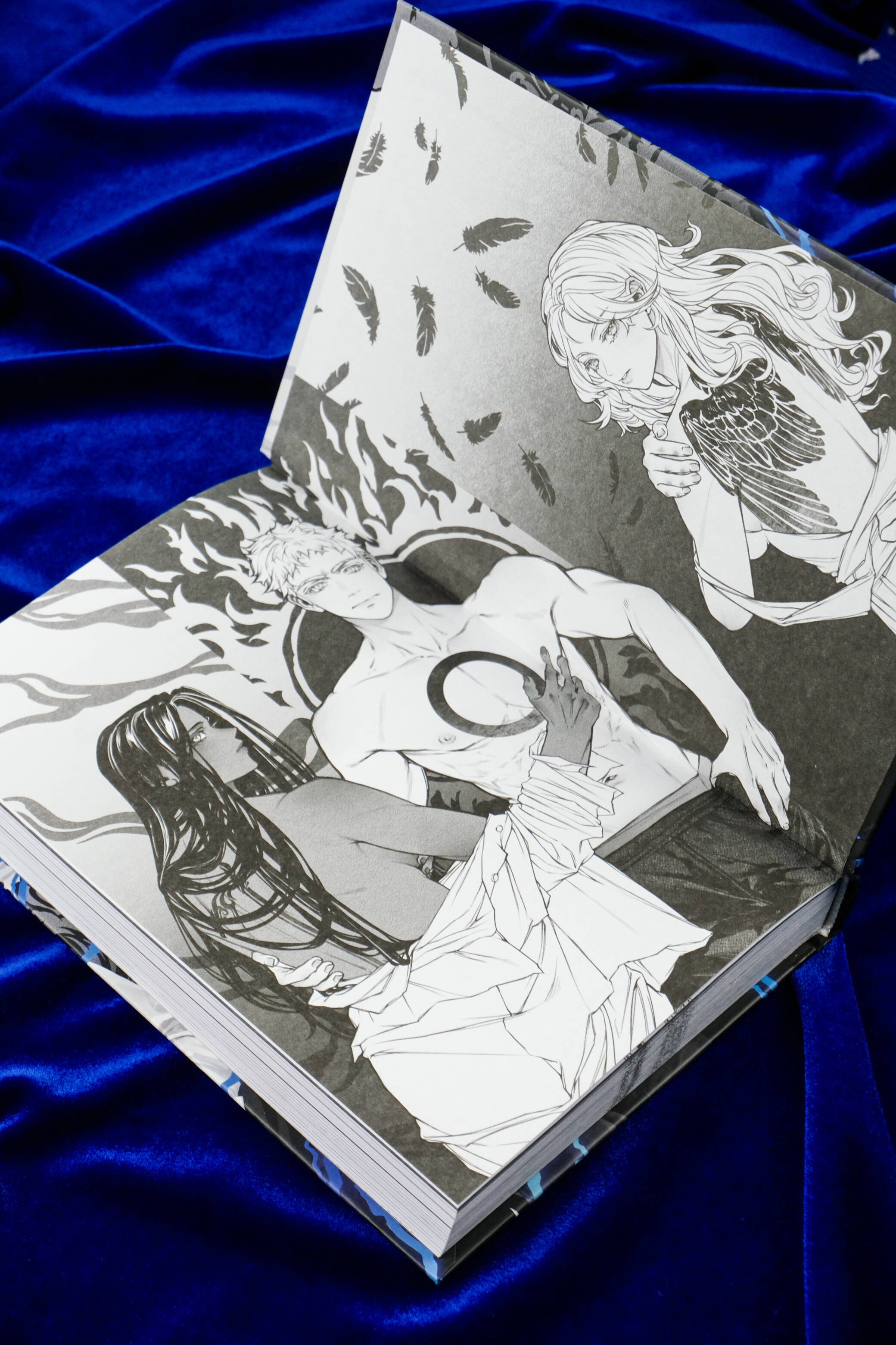 Изображение бумажной книги