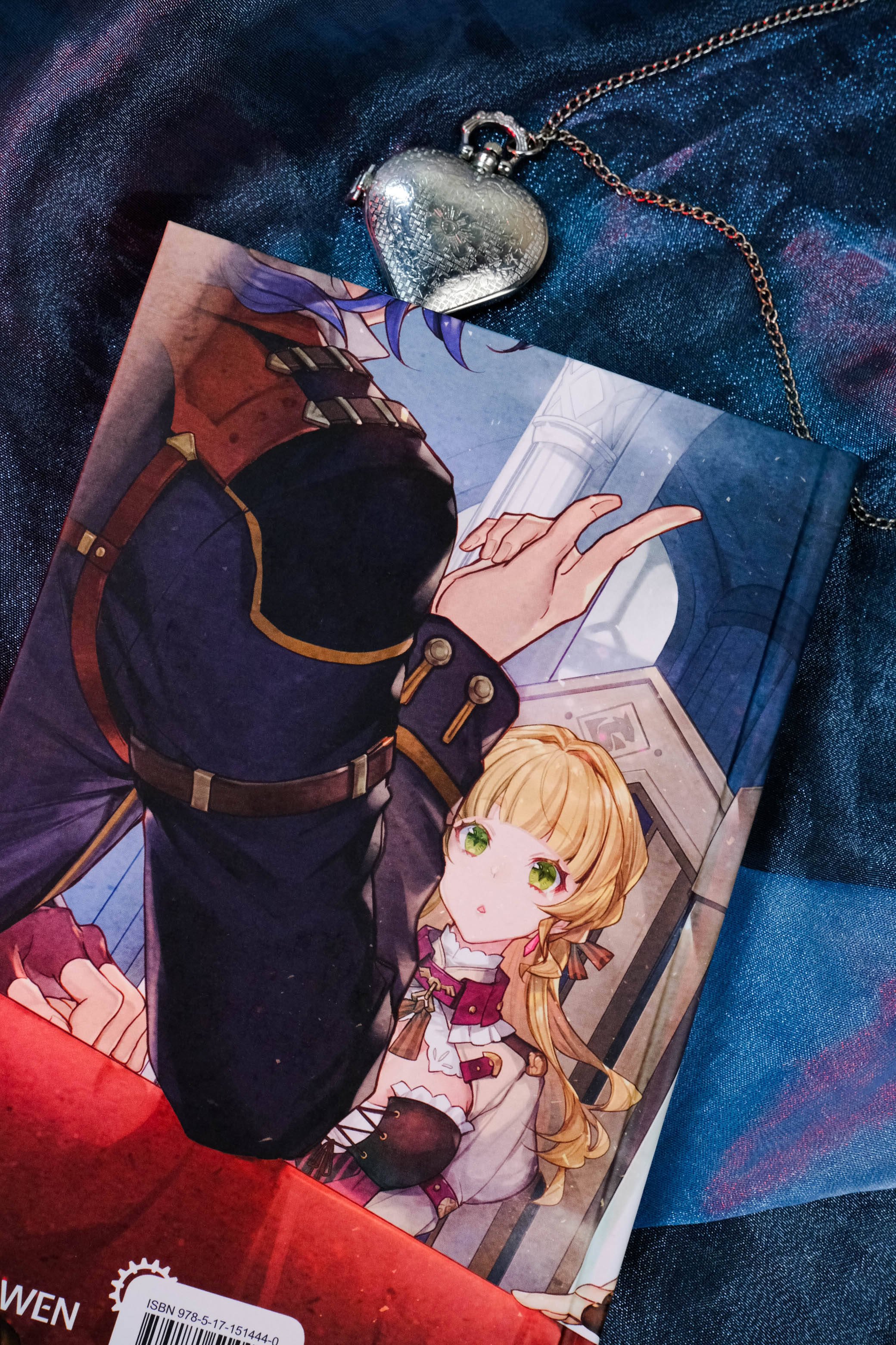 Изображение бумажной книги