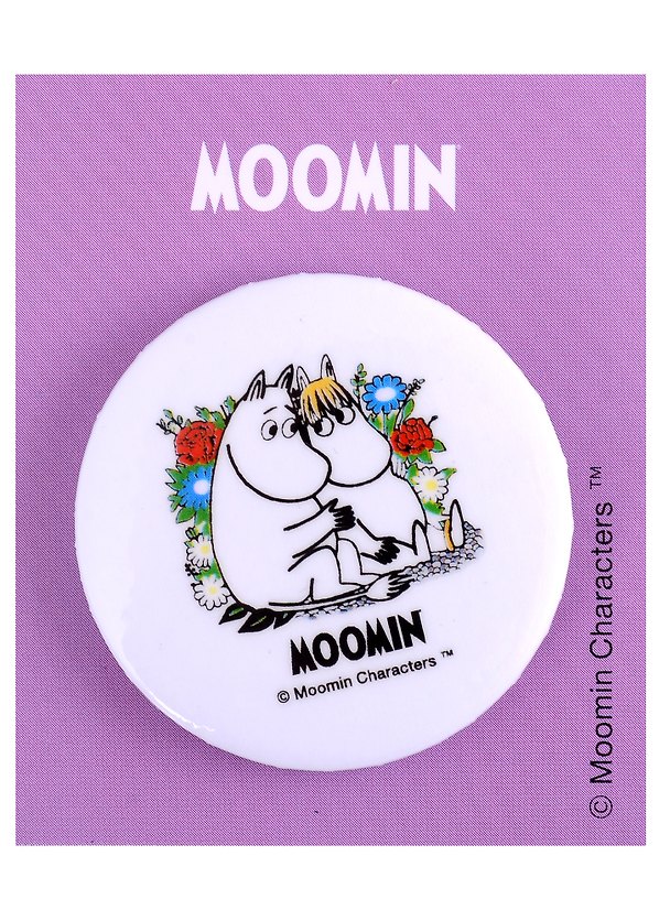 Значок круглый «MOOMIN. Муми-тролль и Фрекен Снорк сидят в цветах», металл, 38 мм 2902256 — 1