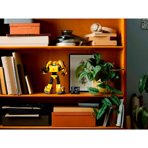 10338 Конструктор LEGO Icons Трансформеры: Робот Бамблби, 950 деталей, возраст 18+ 3169404 — 13