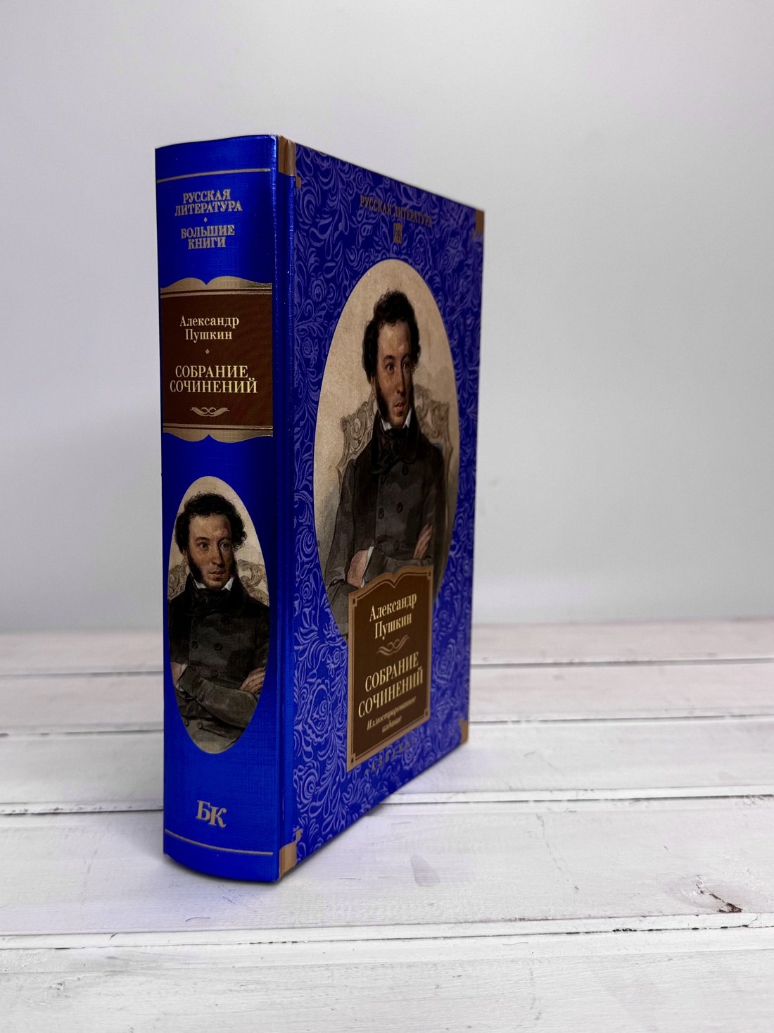 Изображение бумажной книги