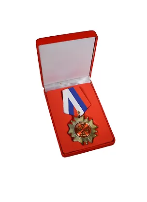 Орден металлический в бархатной коробке Любимой бабушке (553520) (5х10) 2345542