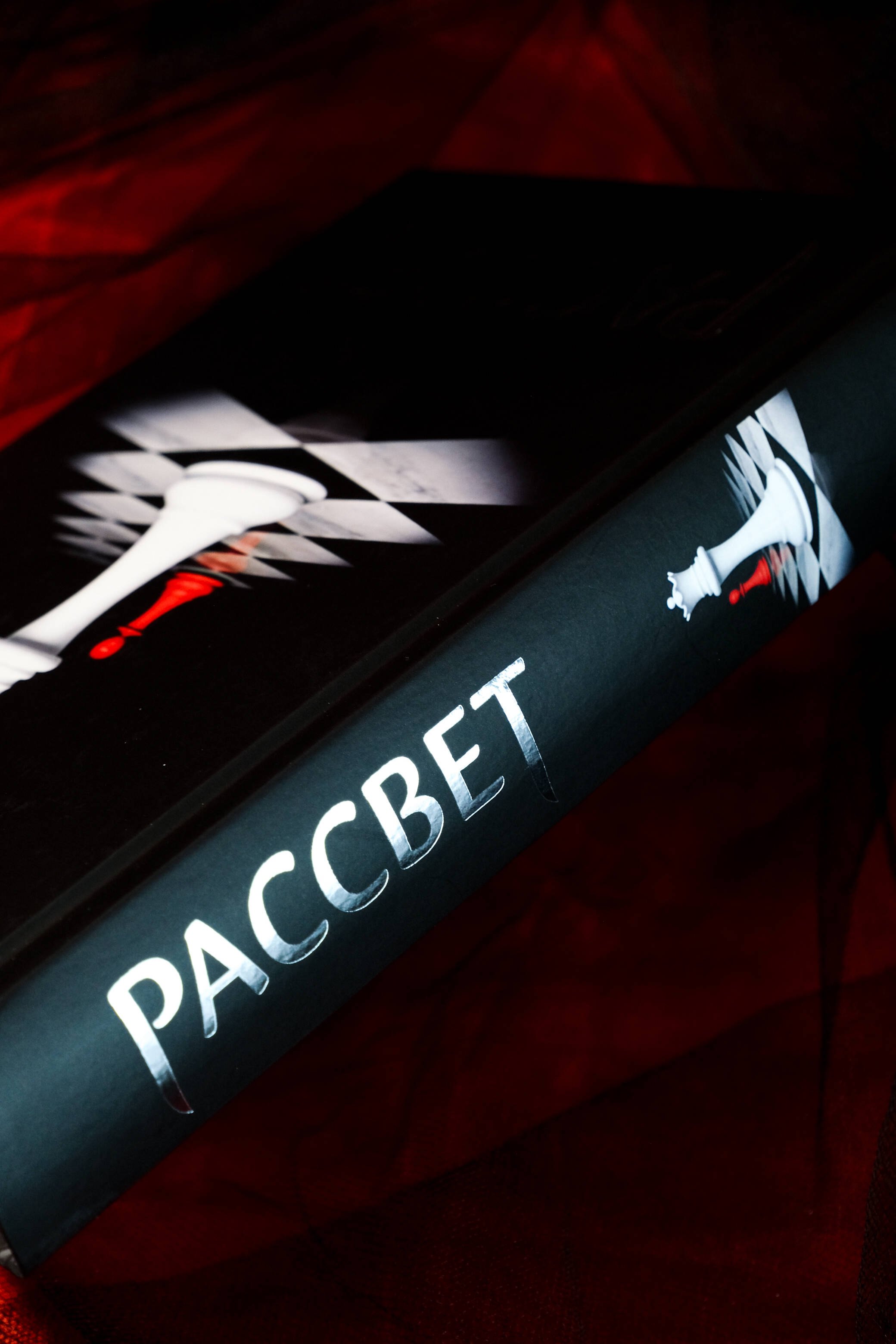 Изображение бумажной книги