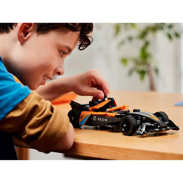 LEGO Technic: Гоночный автомобиль NEOM McLaren Formula E, 452 детали (42169) 3121308 — 2