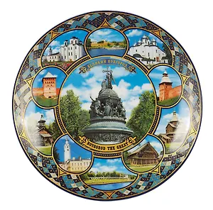 Тарелка декоративная Коллаж № 1 с подставкой (20см) (фарфор) (Великий Новгород) (20-KN1-28-2)