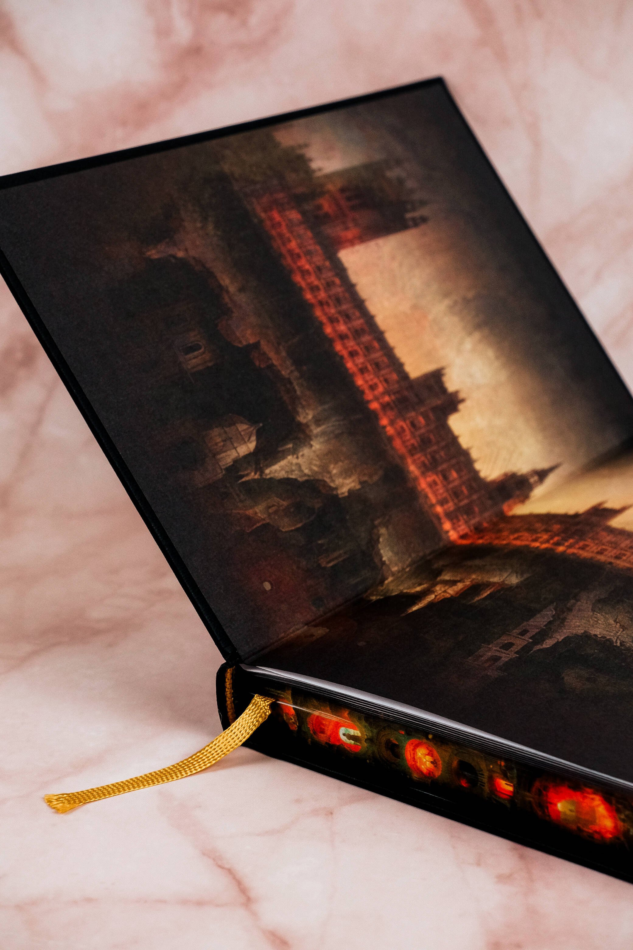 Изображение бумажной книги