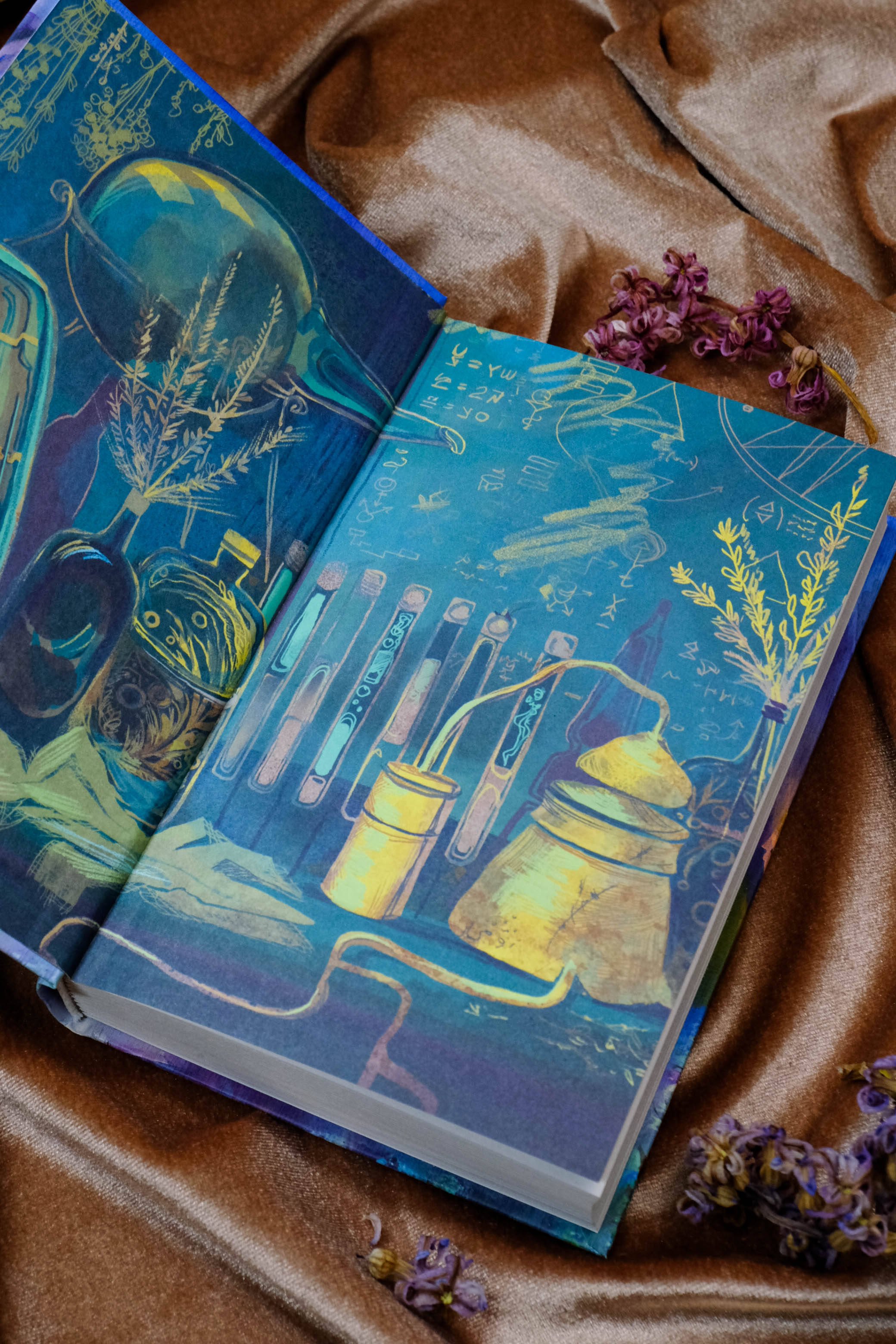 Изображение бумажной книги