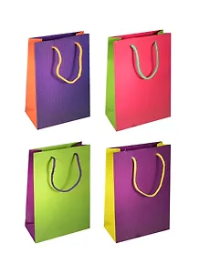 Пакет подарочный бумажный А5 17*26 ламинат, М, ассорти