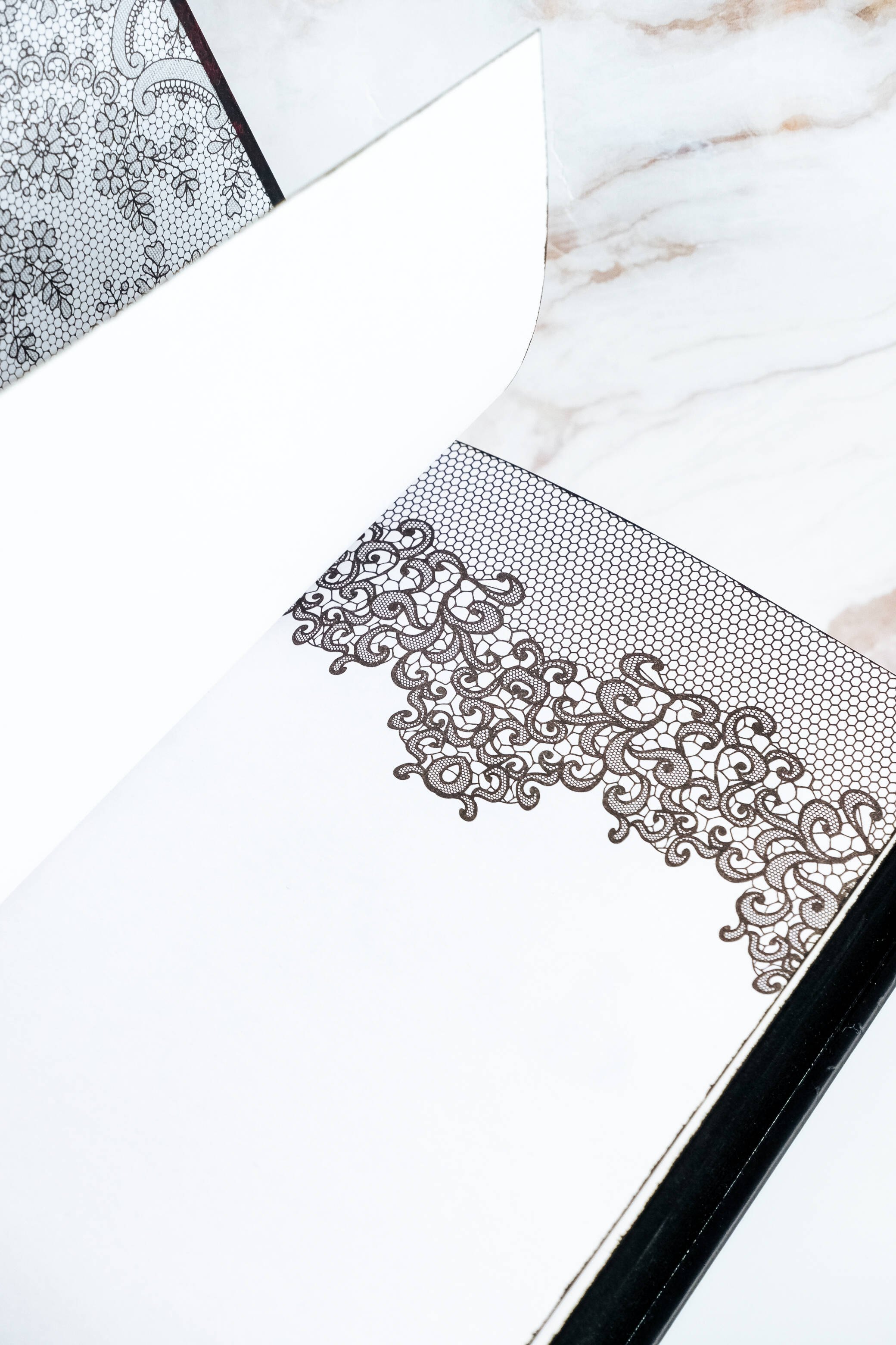 Изображение бумажной книги