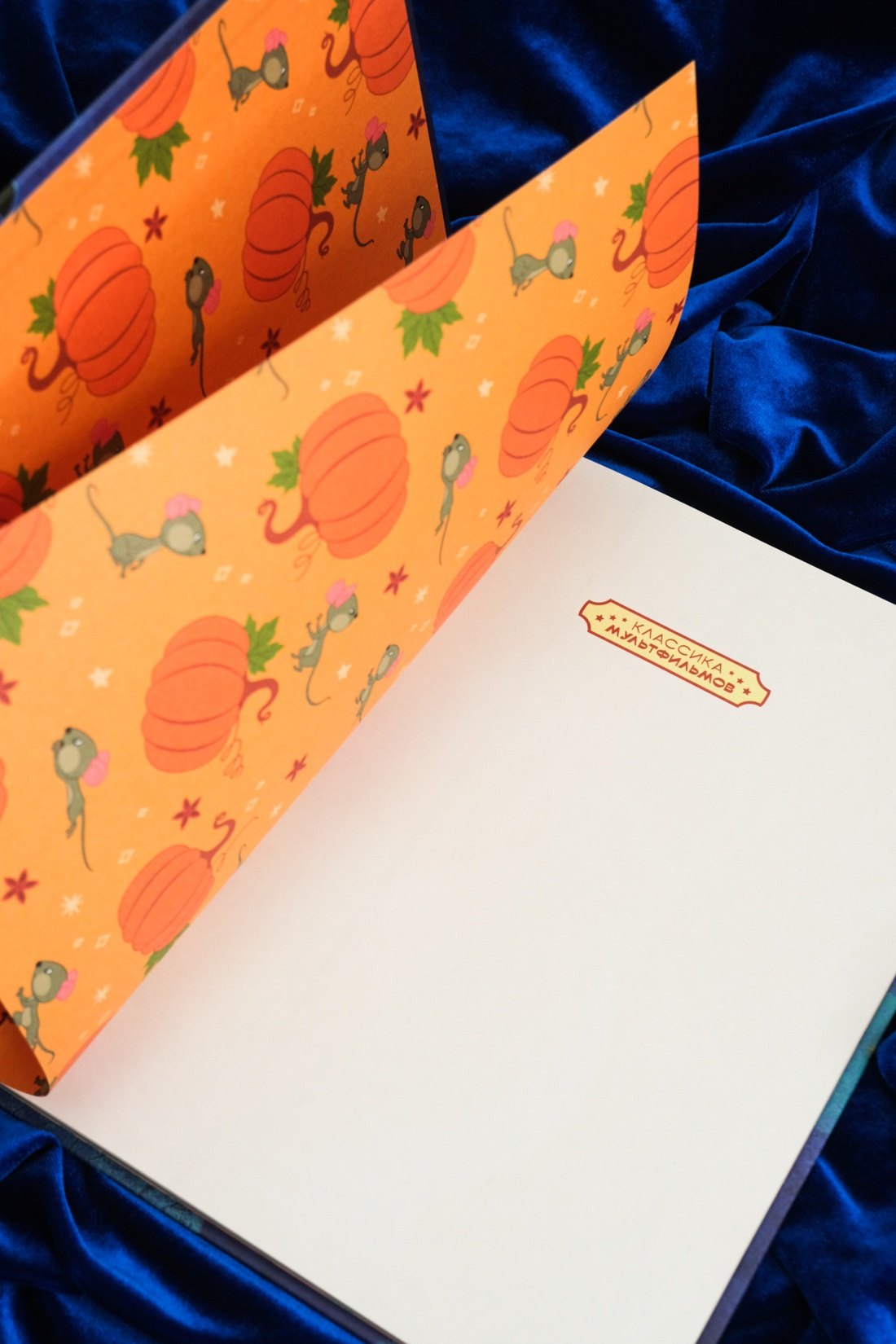 Изображение бумажной книги