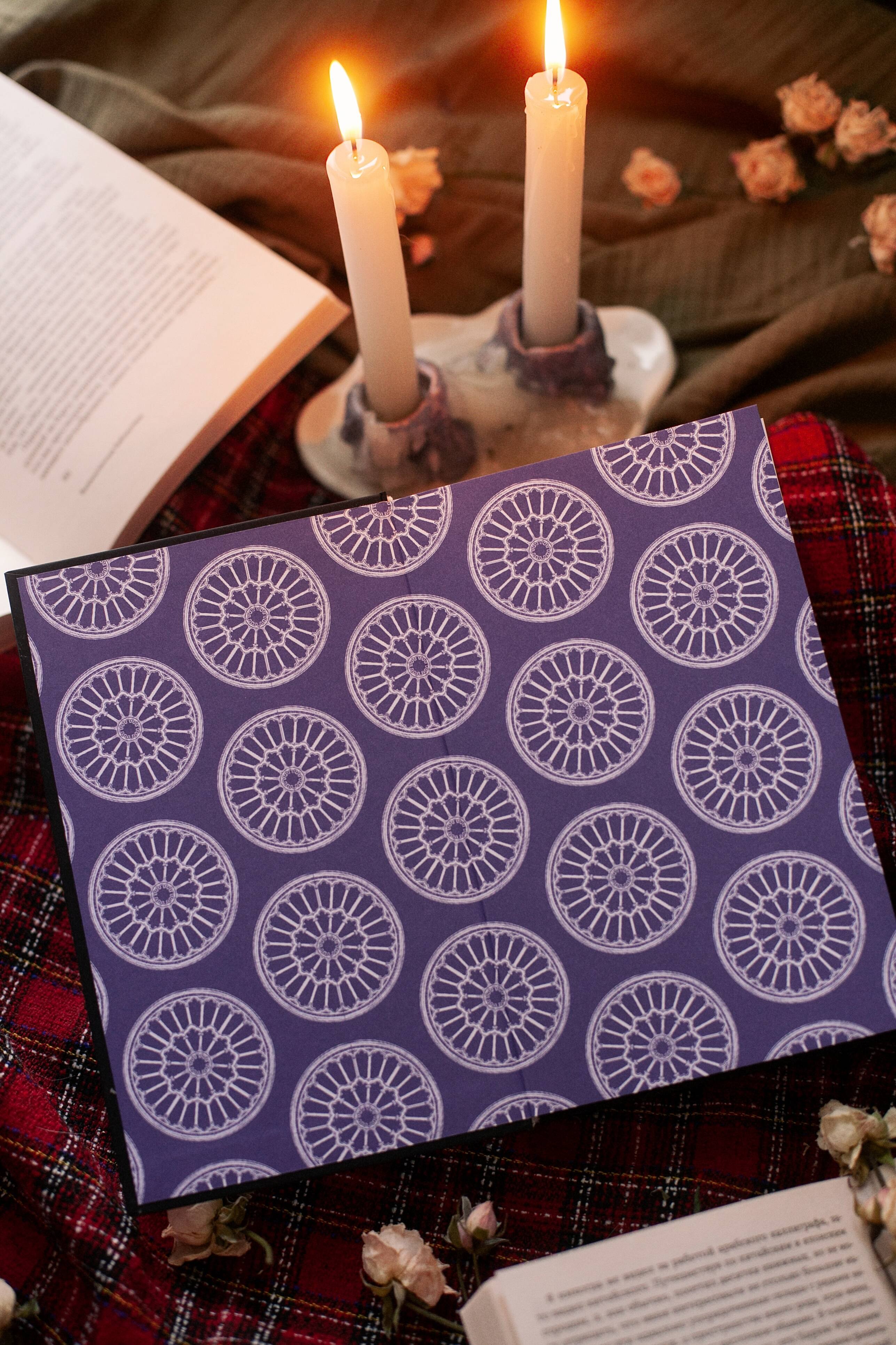 Изображение бумажной книги