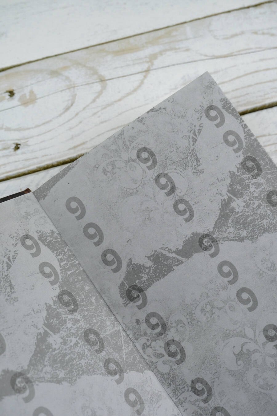 Изображение бумажной книги