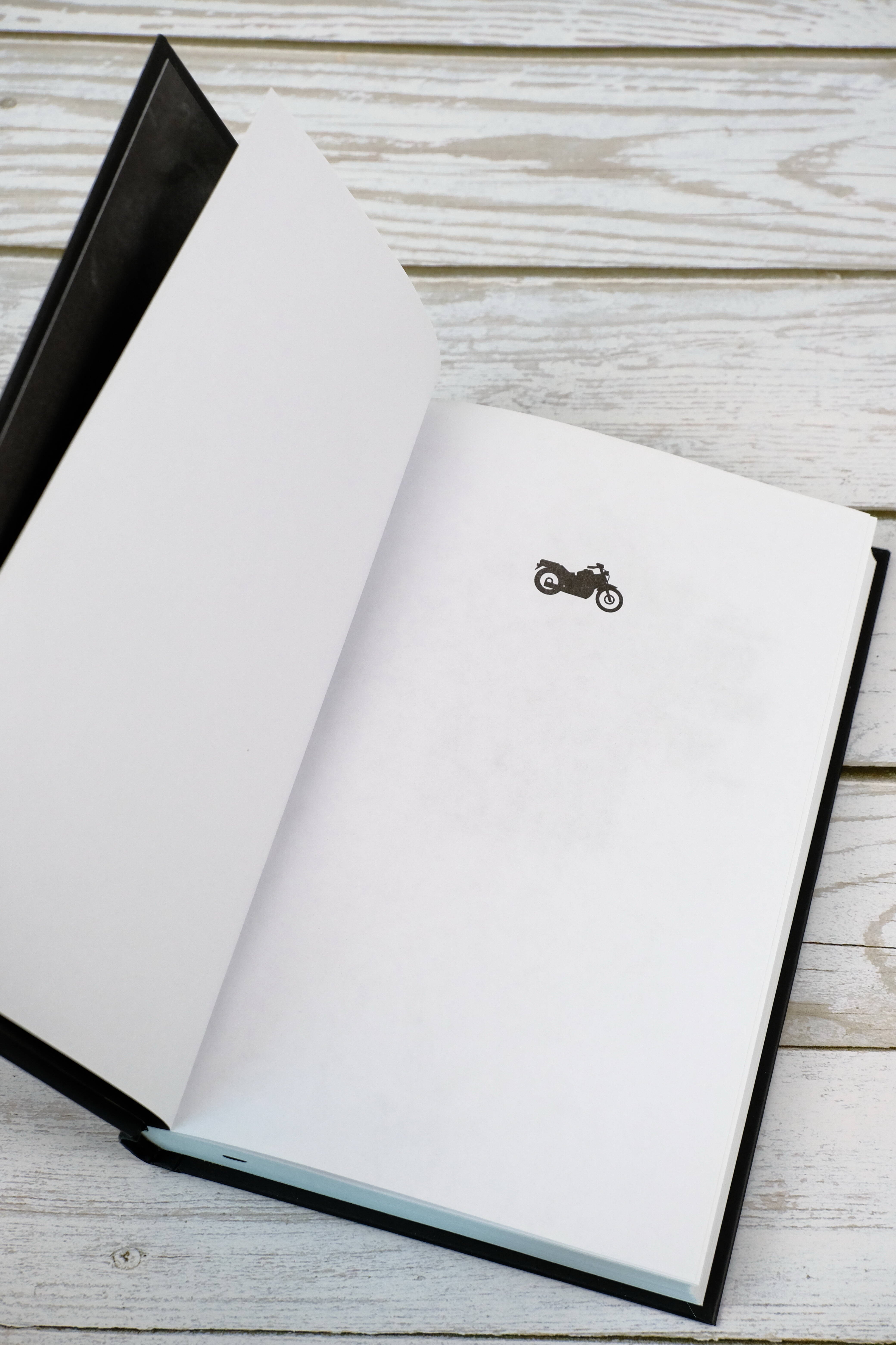 Изображение бумажной книги