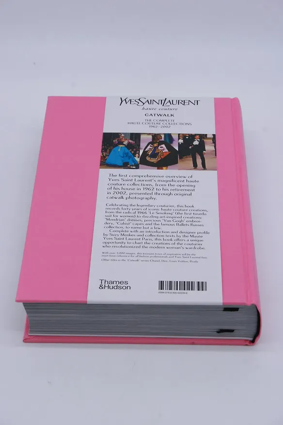 Книга Yves Saint Laurent Catwalk: The Complete Haute Couture Collections 1962-2002 () — 3