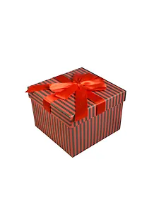 Коробка подарочная "Красные полосы" 14,5*14,5*10,2см, картон, декор бантик, Вейксинг