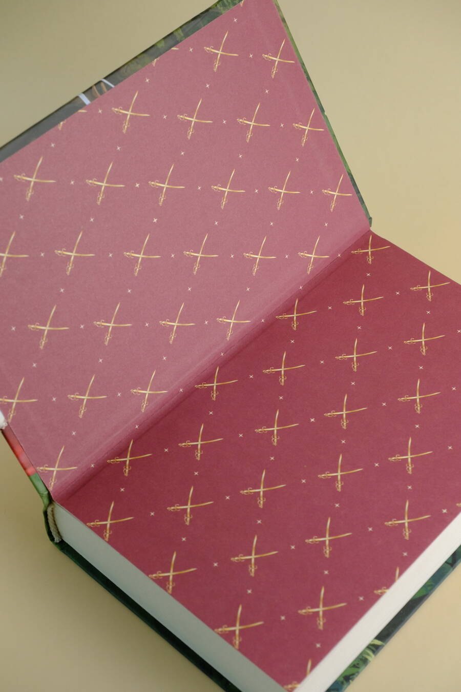 Изображение бумажной книги