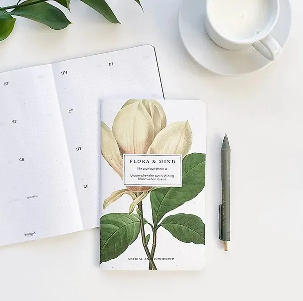 Планер недат. 32л 130*210 "Flora", магнолия, мягк.переплет, микротекстурирование, ламинация, скрепка, тиснение черной фольгой 3032613 — 4