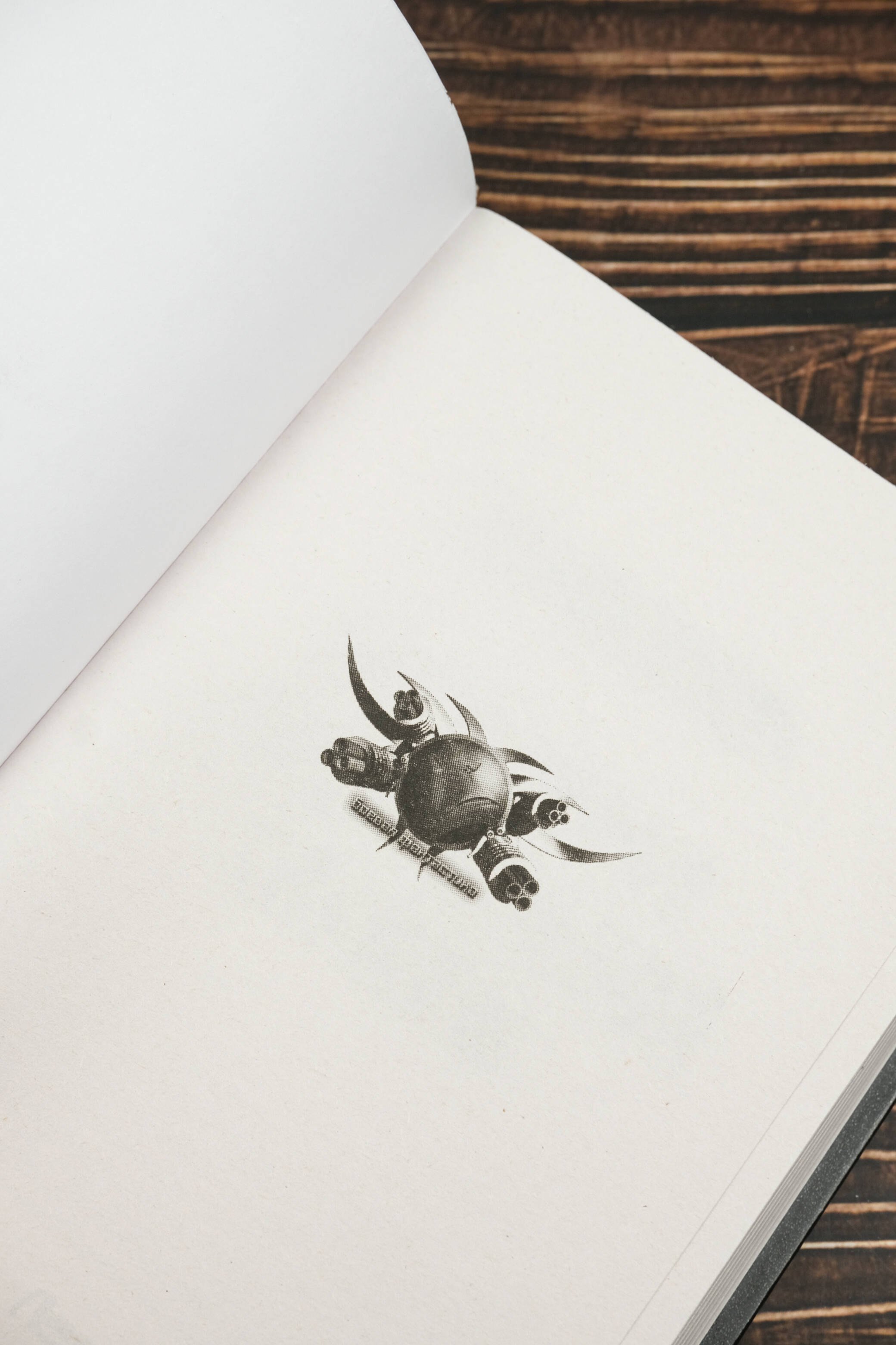 Изображение бумажной книги