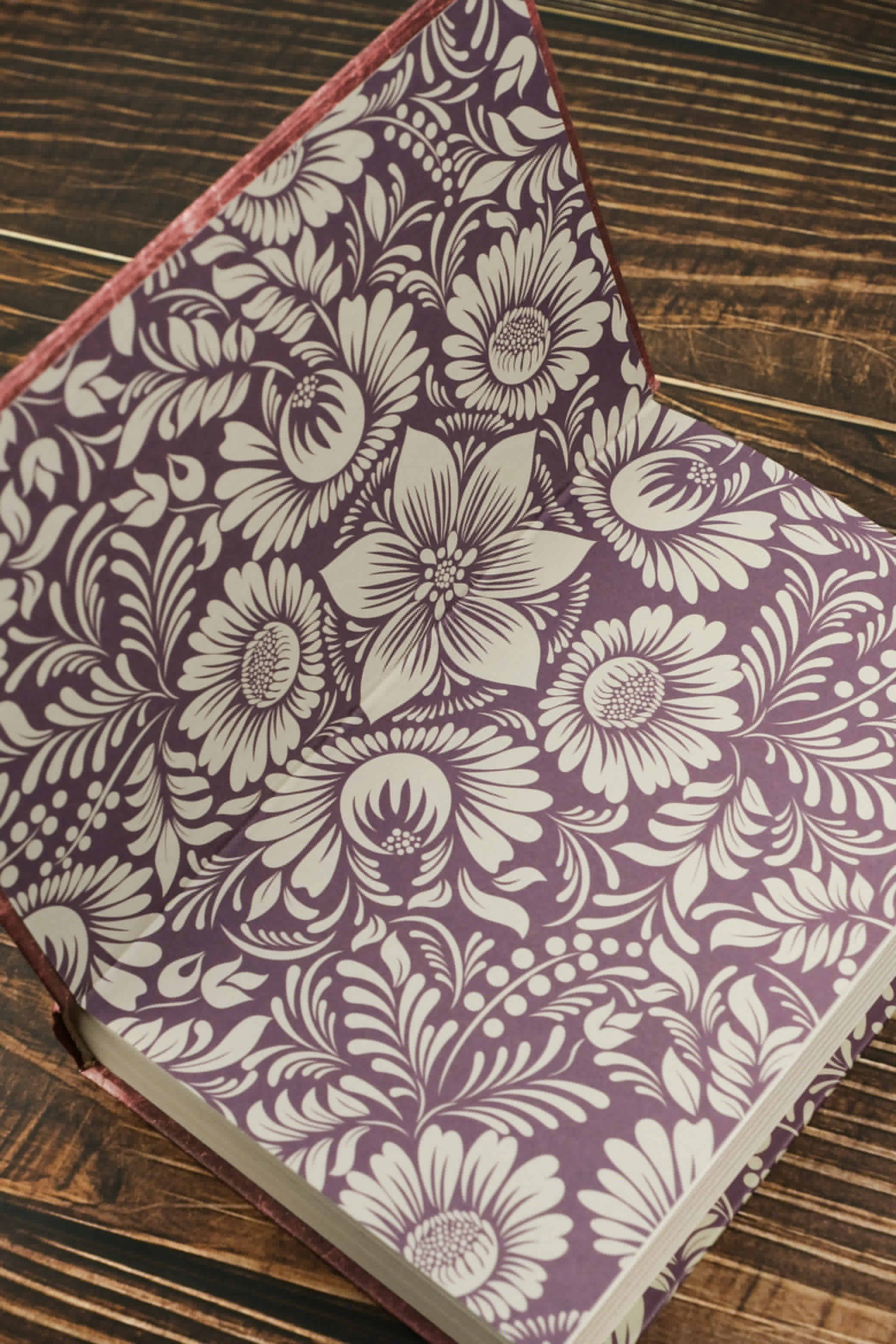 Изображение бумажной книги