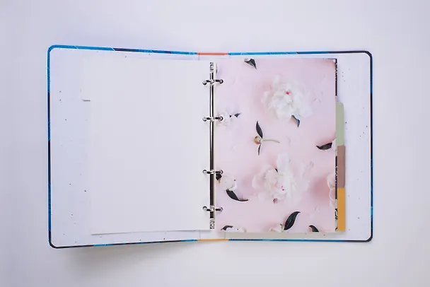 Пионы. Тетрадь на кольцах, А5, 100 л., с цветными разделителями, зол. фольга 2909747 — 5