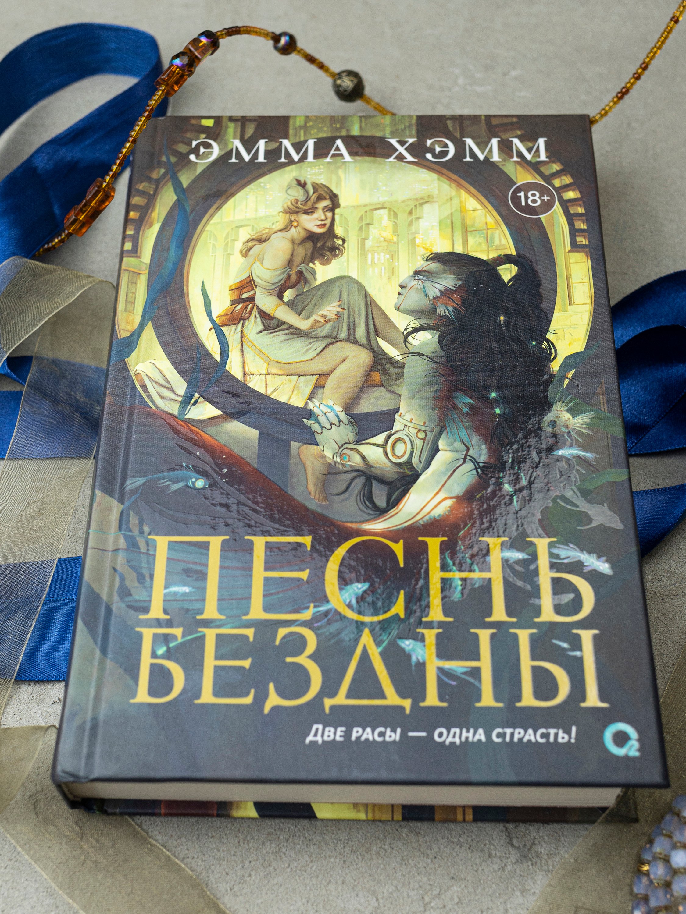 Изображение бумажной книги