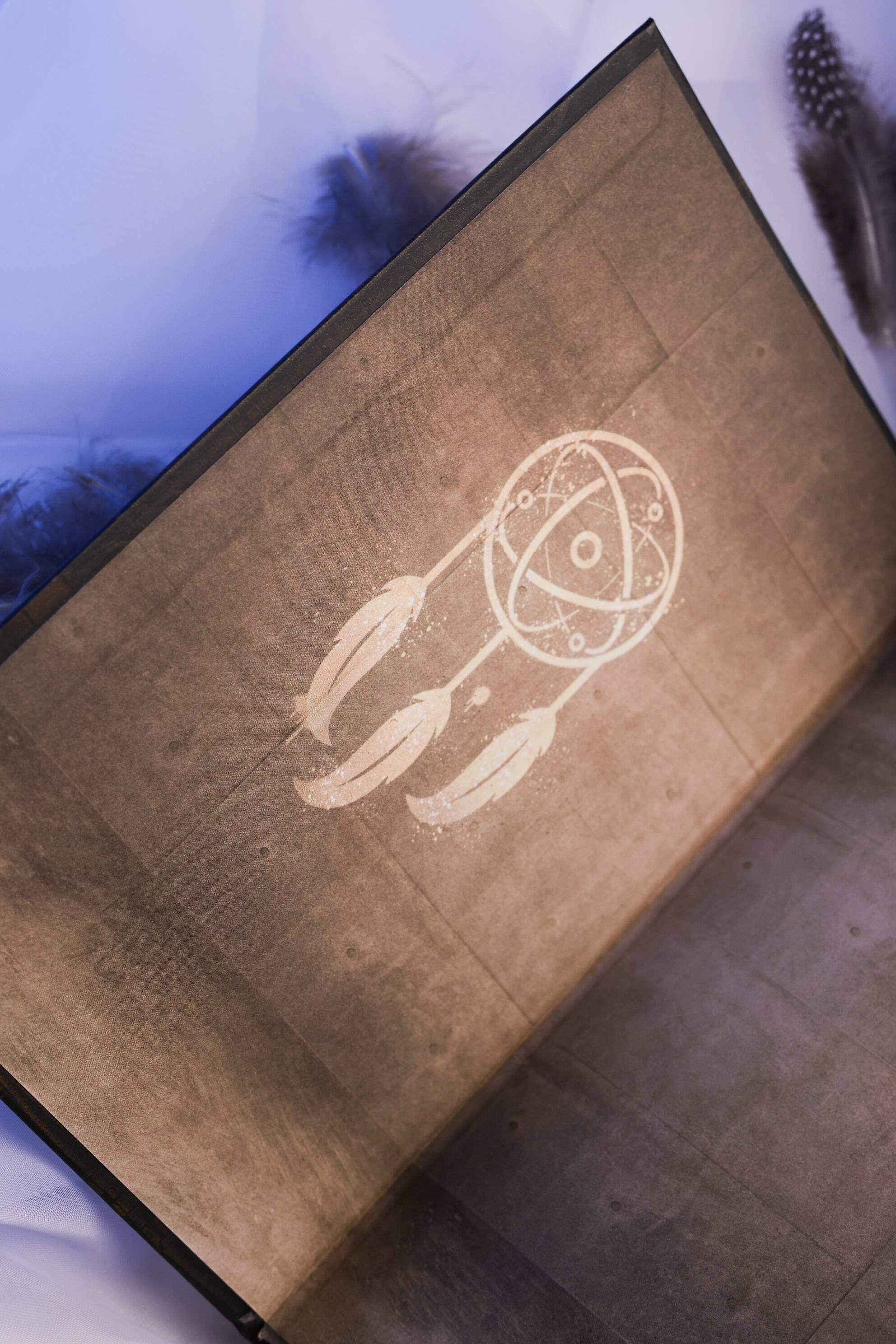 Изображение бумажной книги