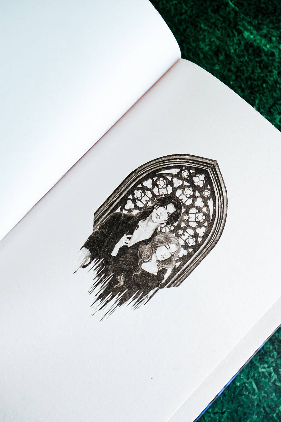 Изображение бумажной книги