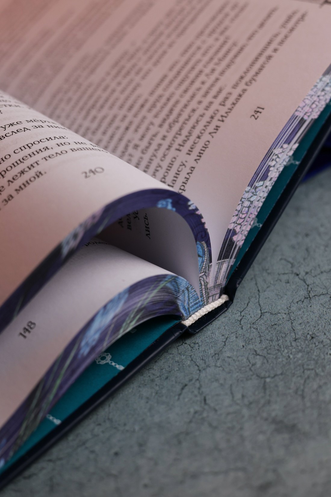 Изображение бумажной книги