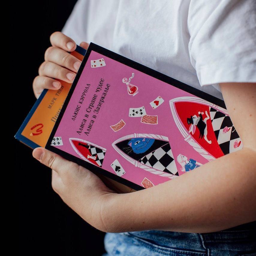 Изображение бумажной книги