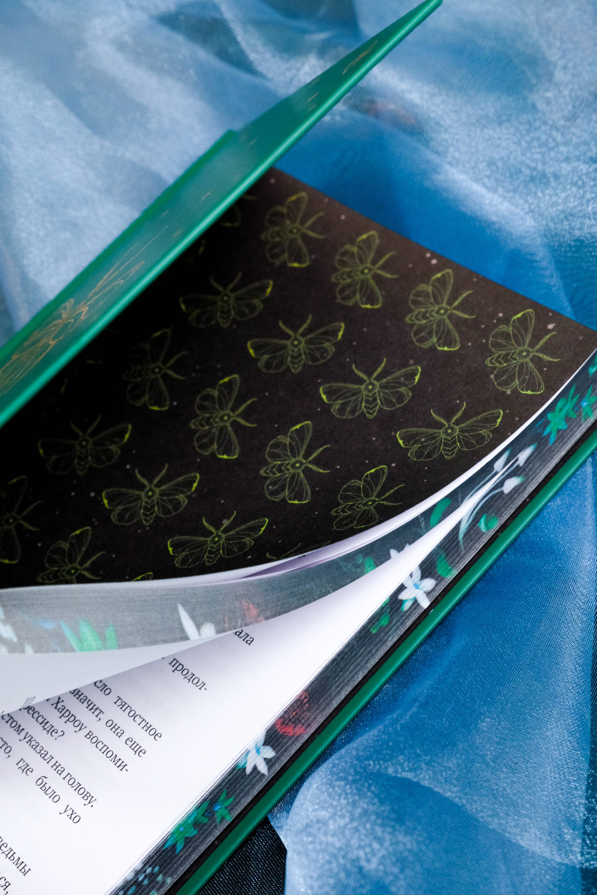 Изображение бумажной книги