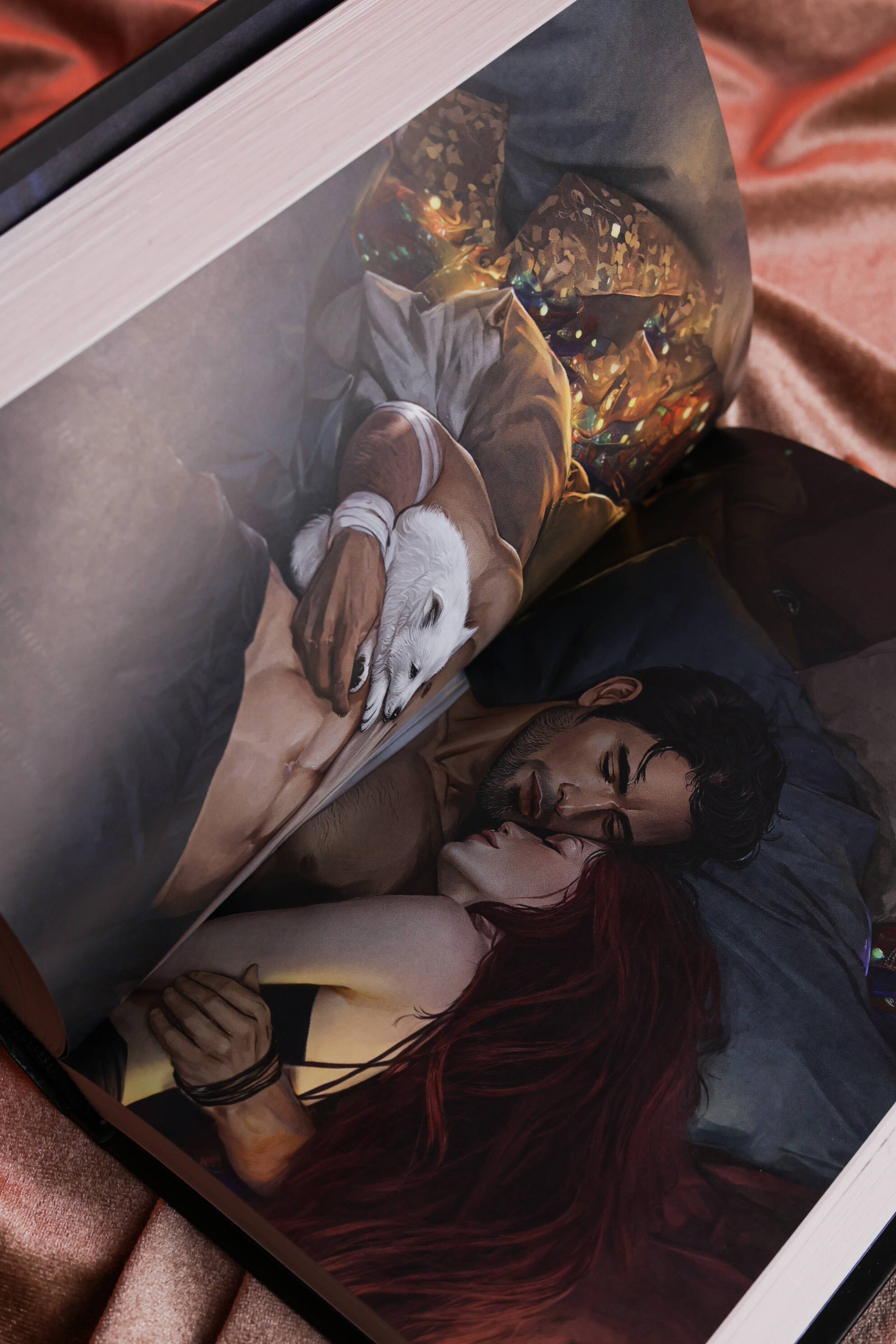 Изображение бумажной книги