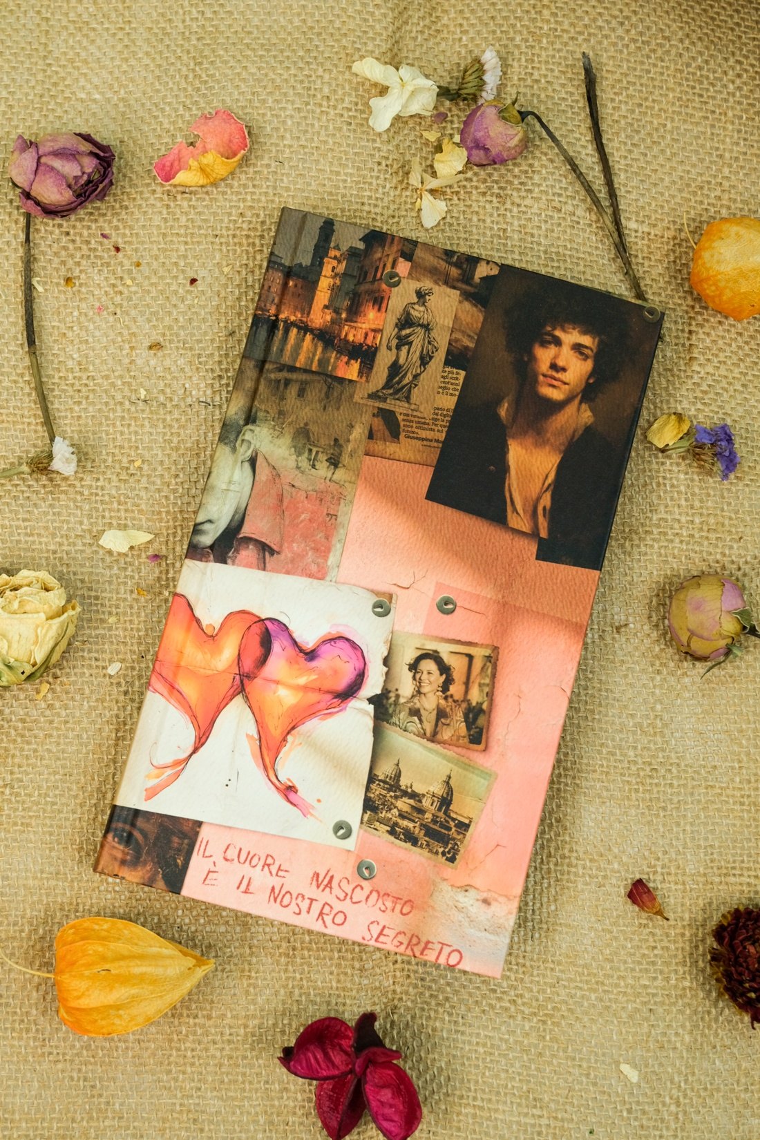 Изображение бумажной книги