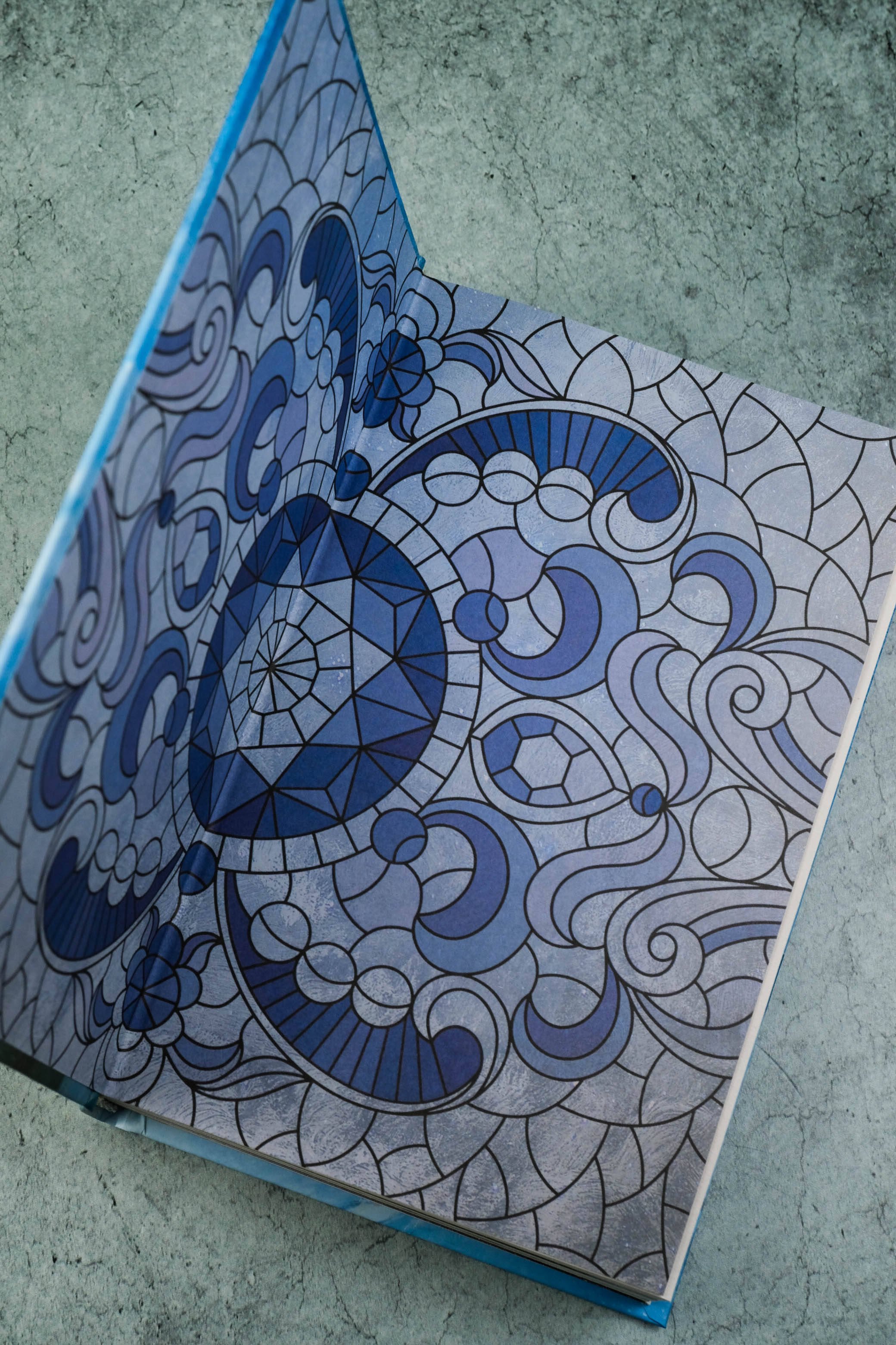 Изображение бумажной книги