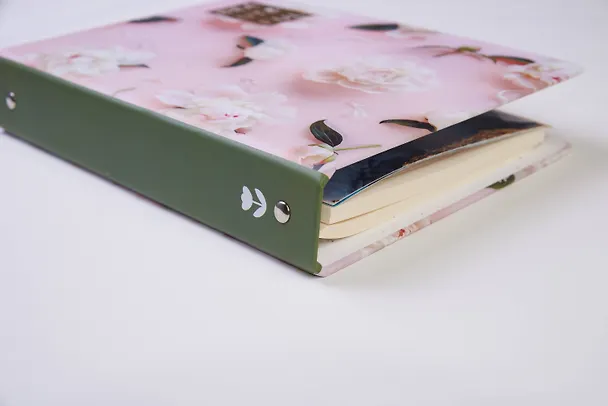 Пионы. Тетрадь на кольцах, А5, 100 л., с цветными разделителями, зол. фольга 2909747 — 4